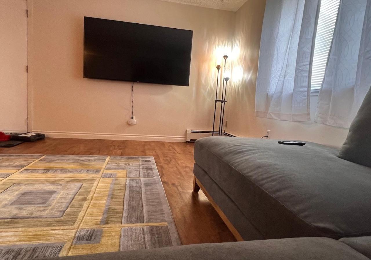Lovely Two Bedroom, Minutes Away From Downtown Anchorage Exterior photo